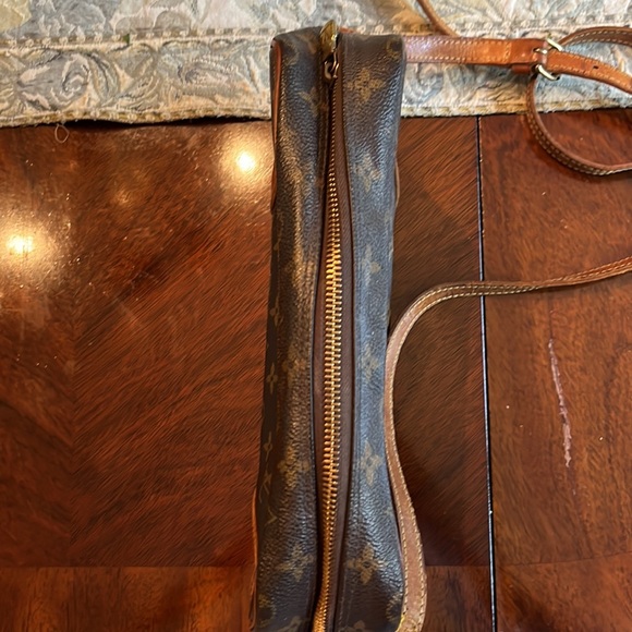 Louis Vuitton TROCADÉRO LEATHER CROSSBODY BAG - Picture 5 of 16